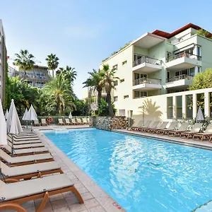 **** Aparthotel Pierre & Premium Port Prestige France