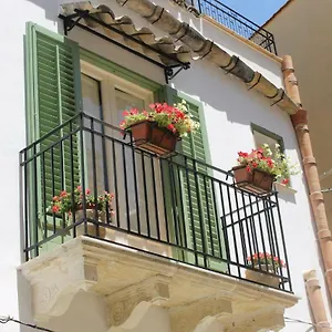 *** Bed & Breakfast Le Stanze Dell'emiro Italy