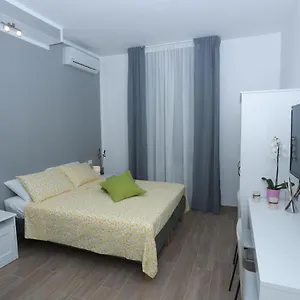  Bed & Breakfast Residenza Leone Italy